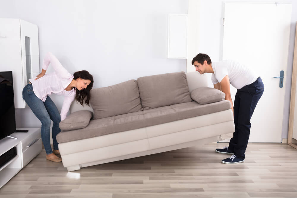 Comment déplacer un meuble très lourd sans se faire mal ?
